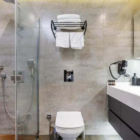 Utopiasuit6 * Bornova