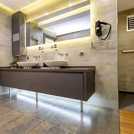 Utopiasuit6 *