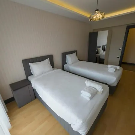 Utopiasuit6 Bornova